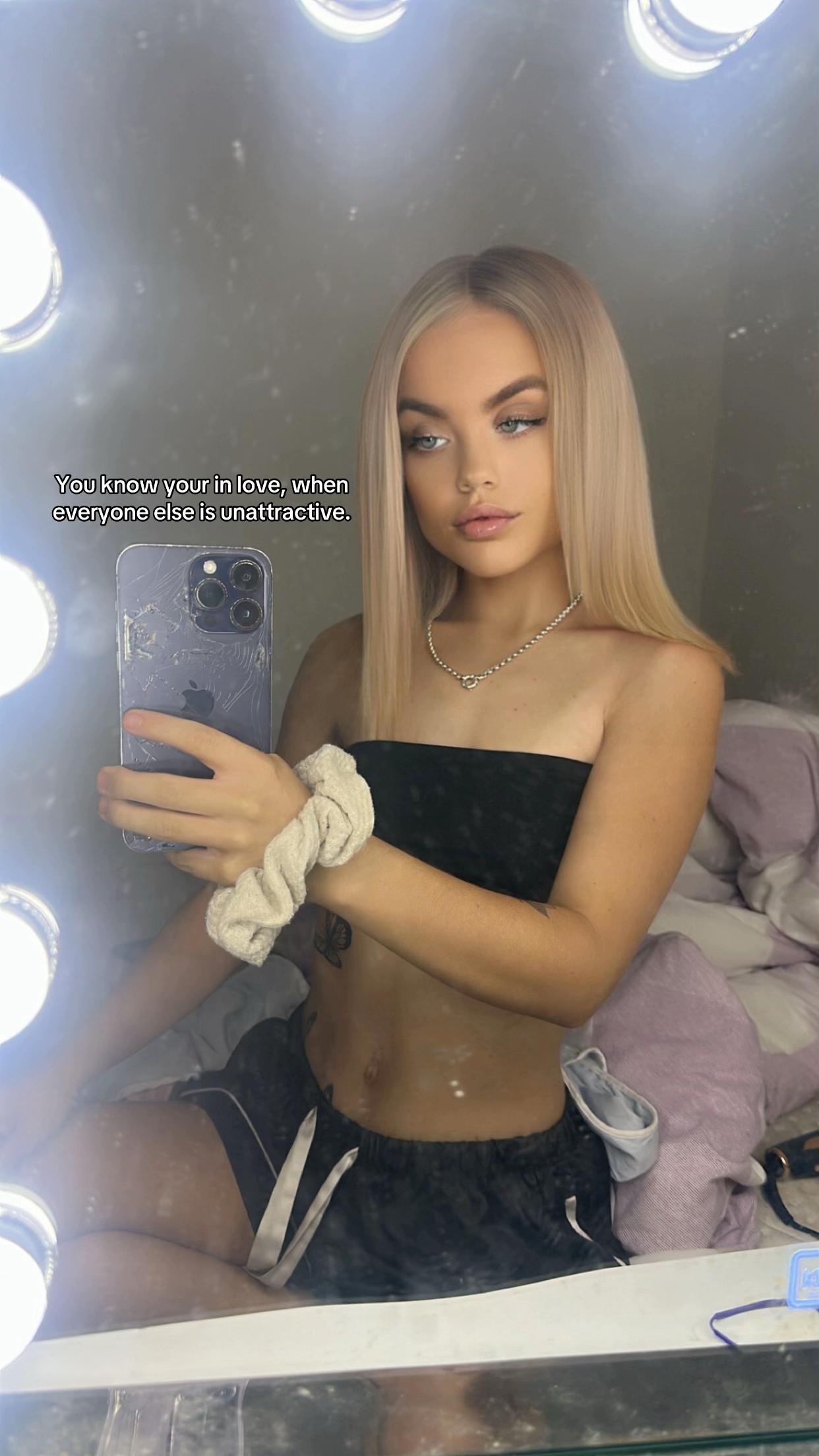@Mollyshaee