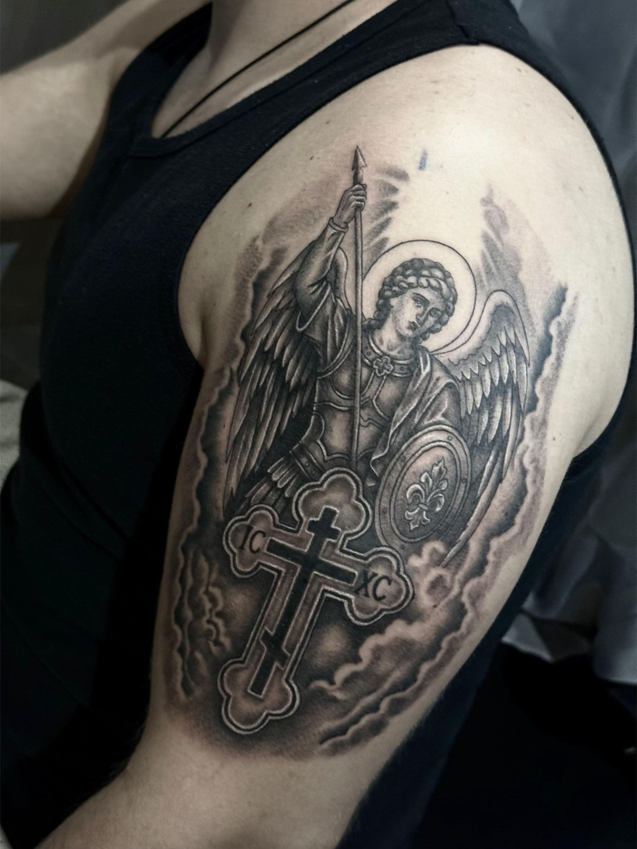 @* FIKULA • Tattoo Artist