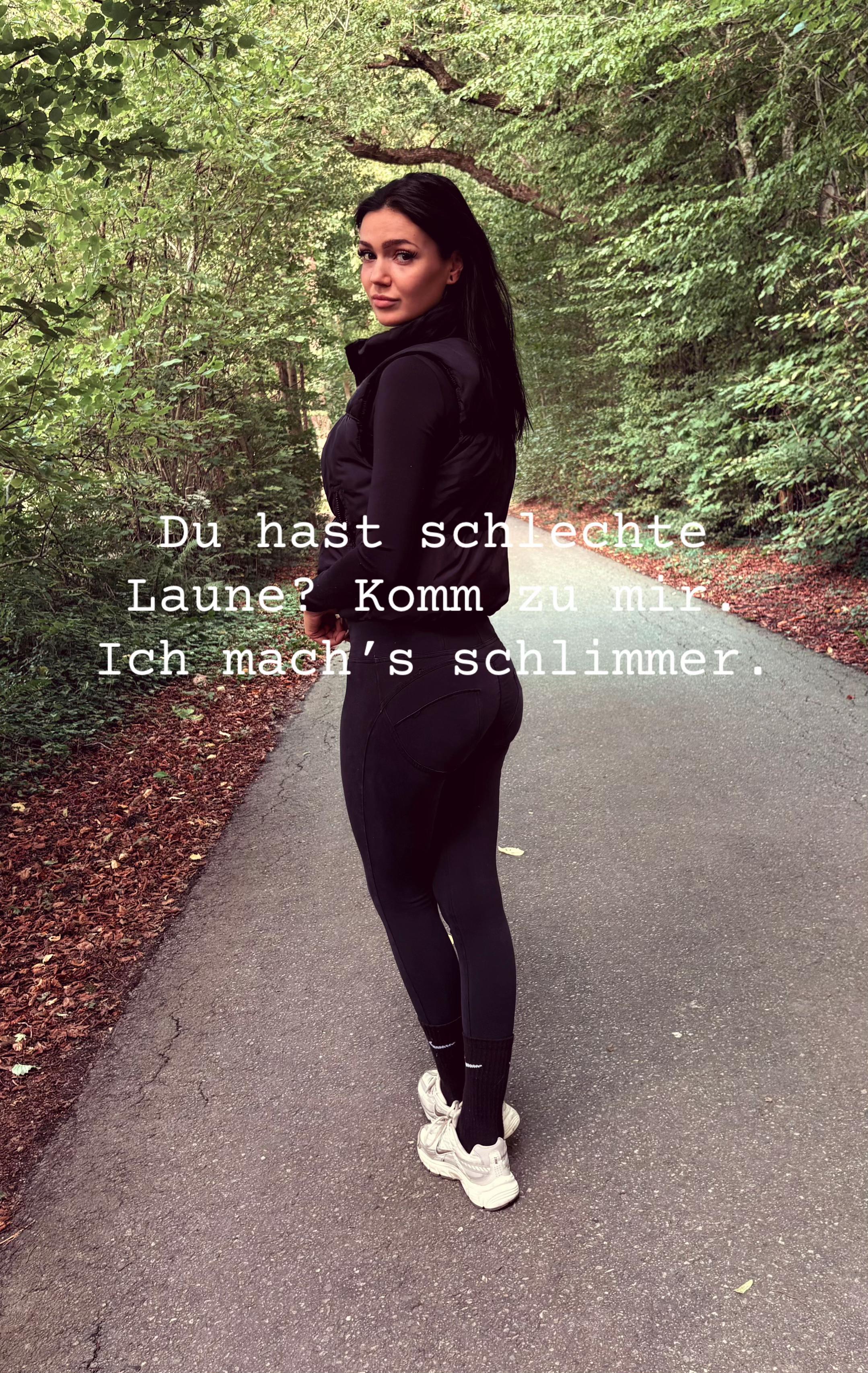 @LawriLou