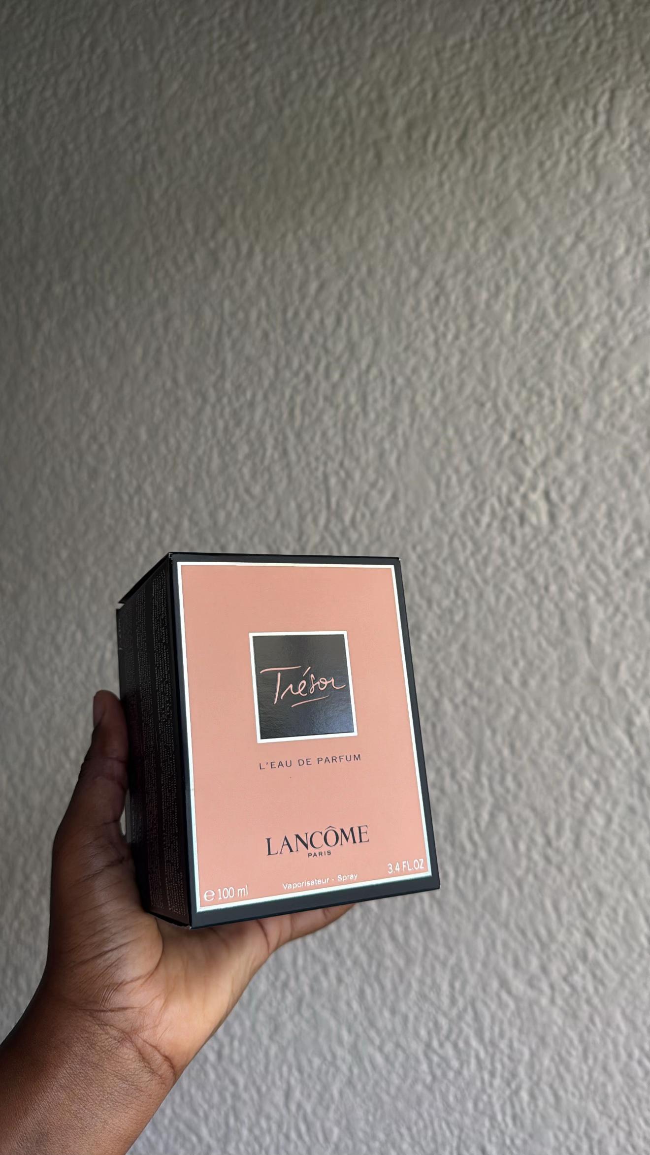 @ELEVORA.ml