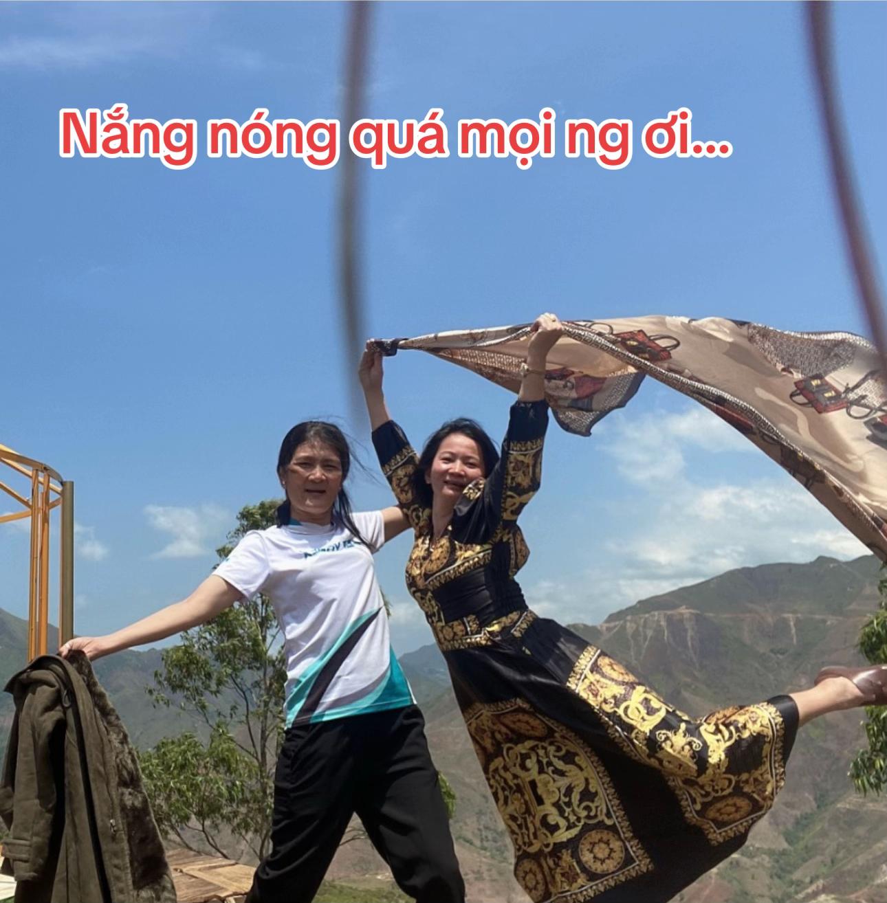 @Hoa s&uacute;n ( nh&iacute; nhố)