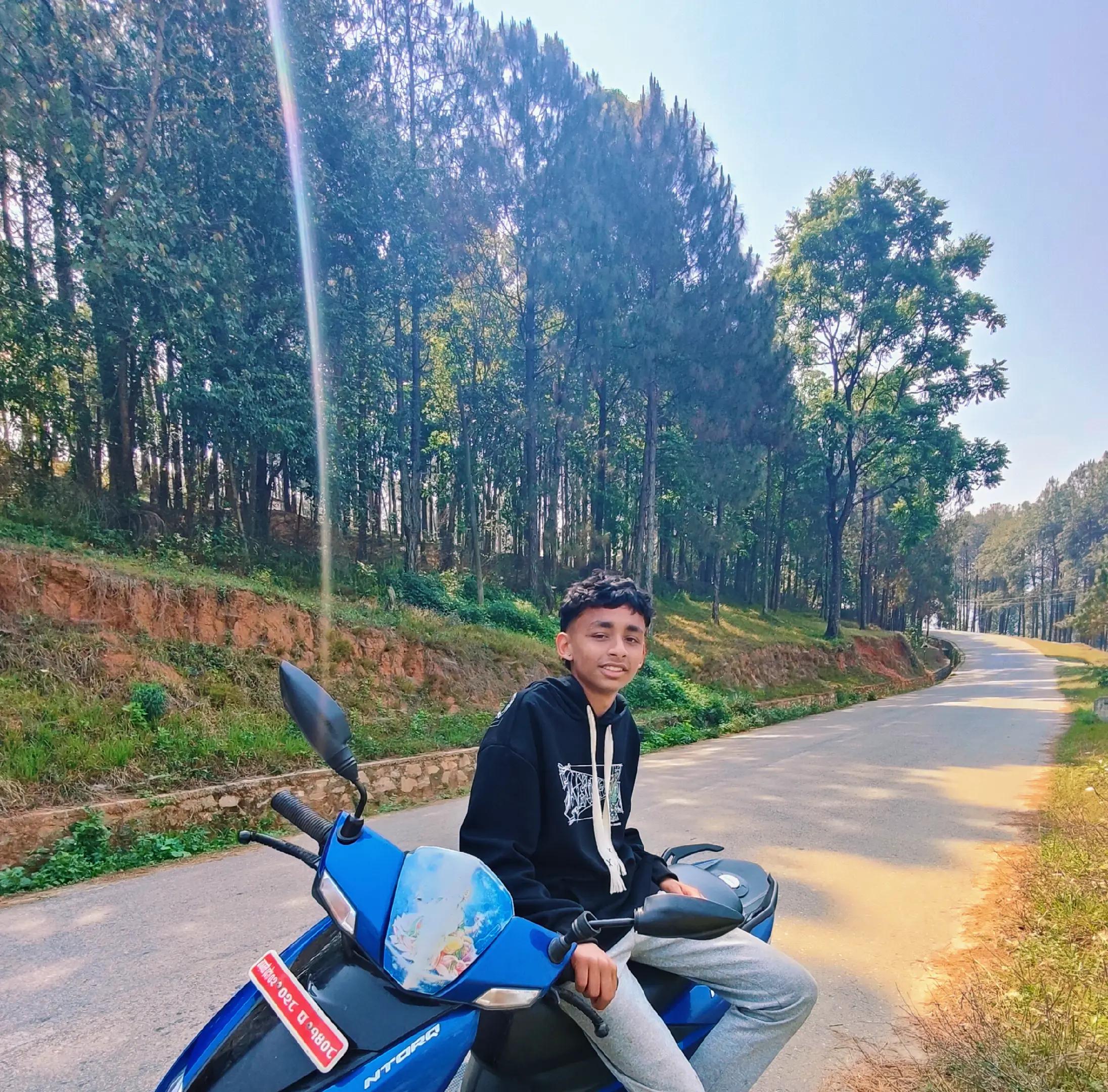 @🧿Radhu🧿