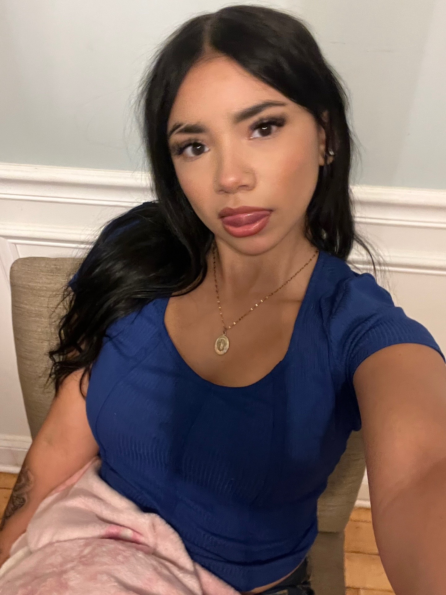 @𝐸𝑚𝑖𝑙𝑦