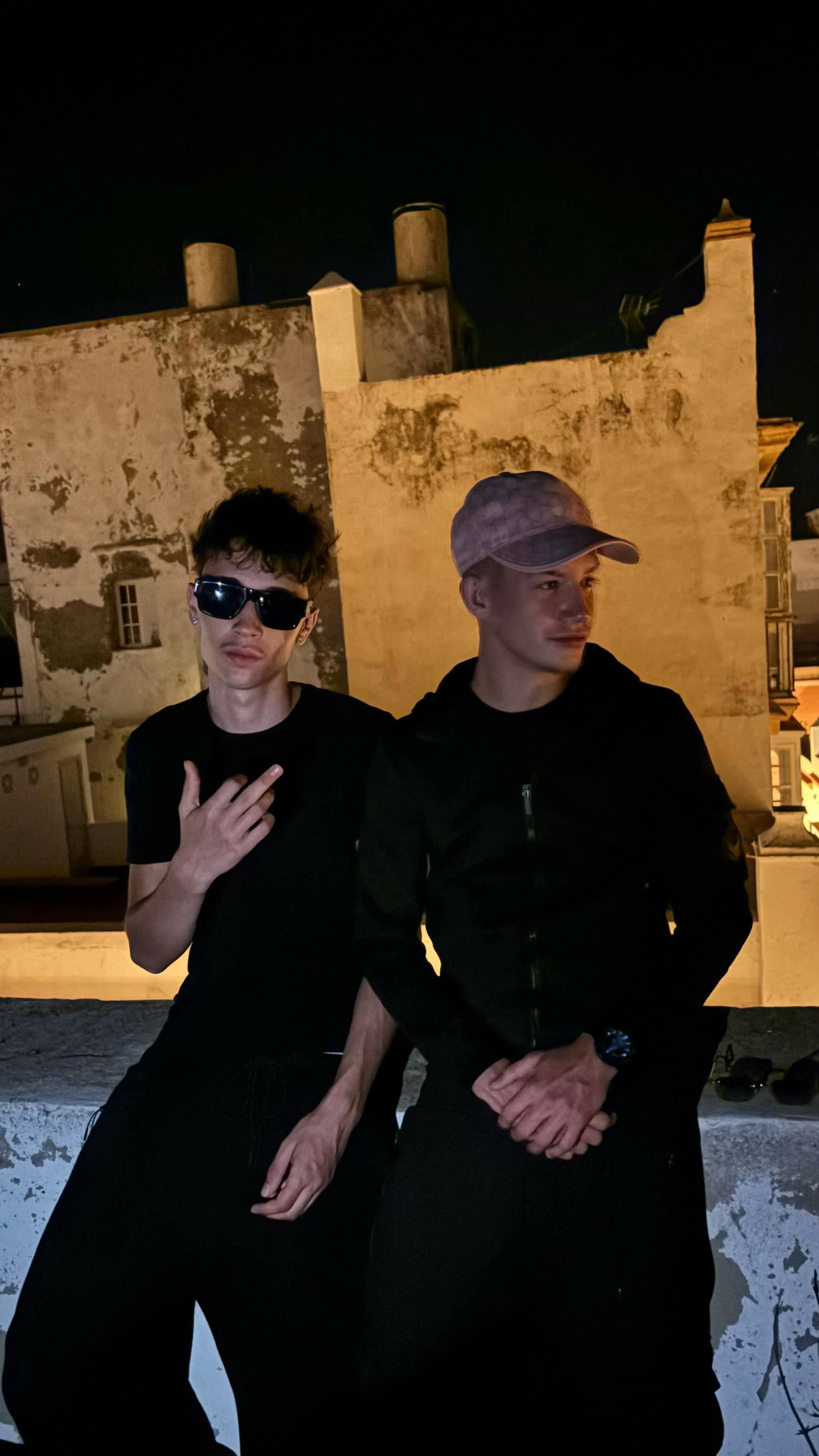 @🫰