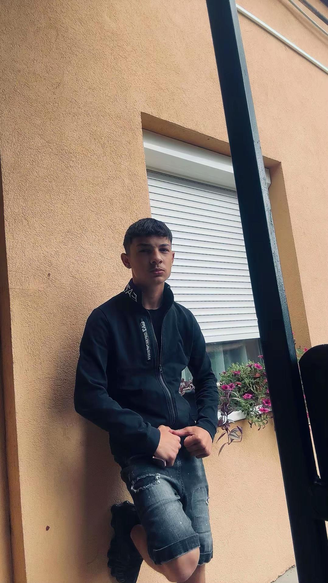 @DANI🖤🩶🤍