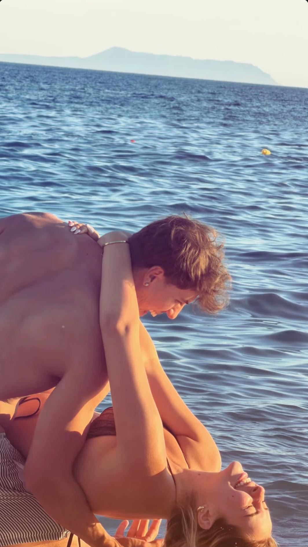 @Elijona