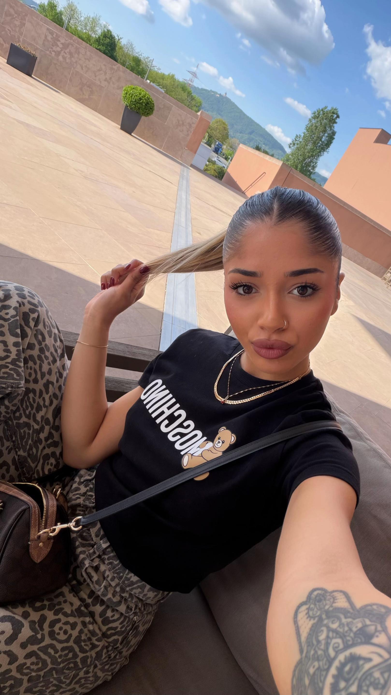 @𝒀𝒂𝒔𝒎𝒊𝒏𝒆