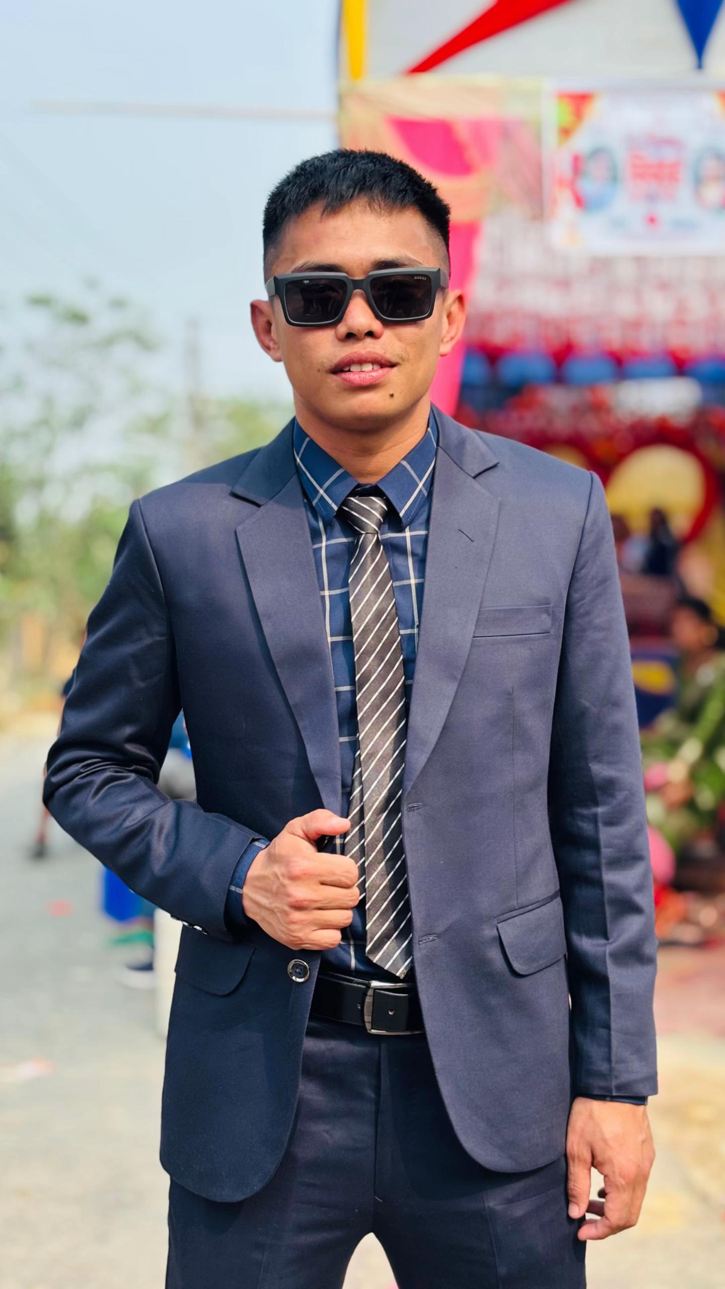 @Roshan Khapung