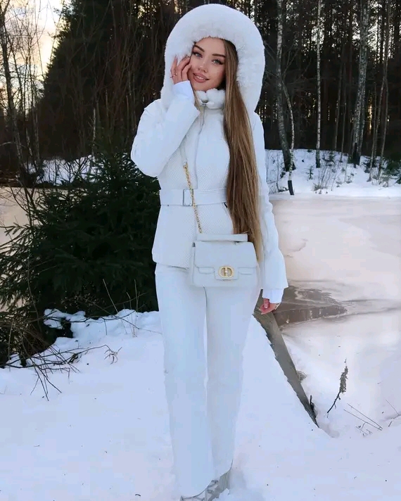 @LEYLA🍓🦋💫