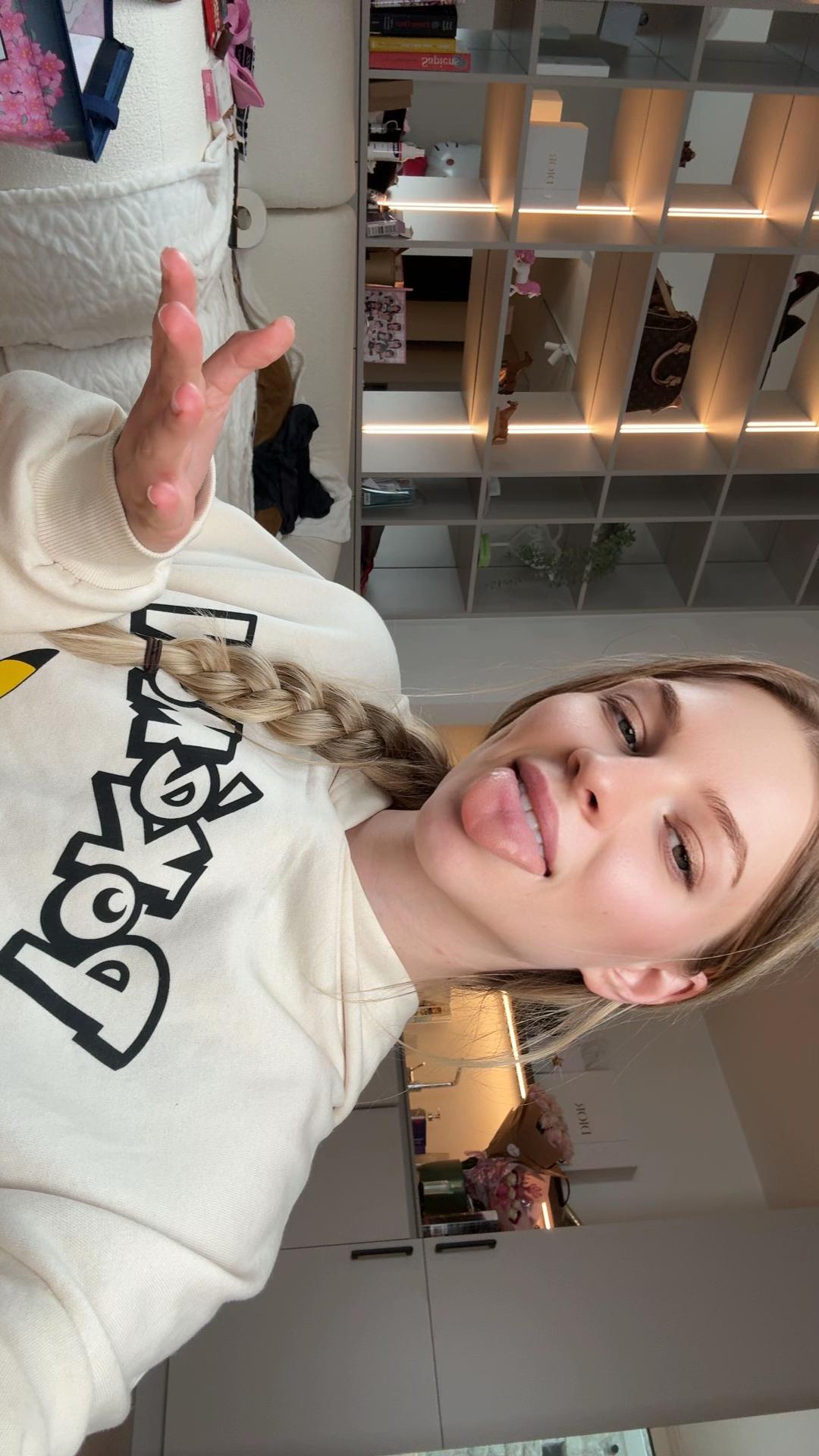 @Bella