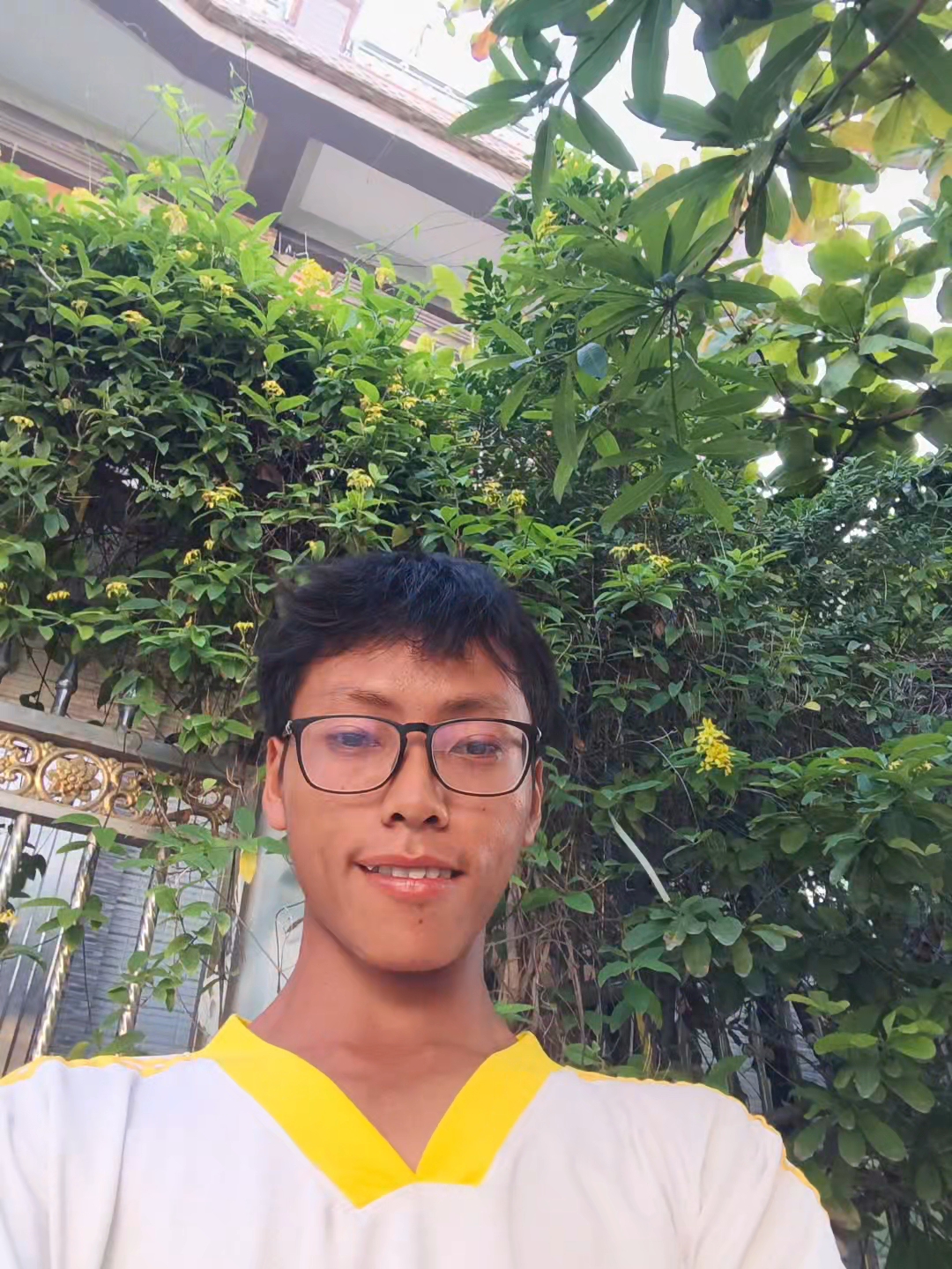 @ကိုမောင်မောင်ဖြိုး