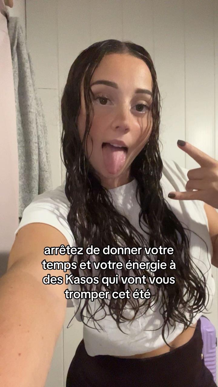 @Coralie05