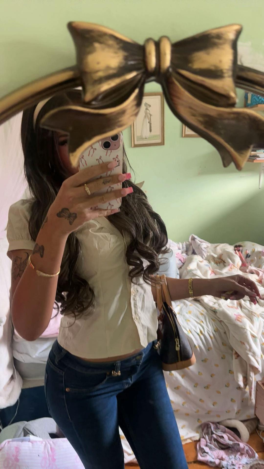 @ℰ𝓂𝒾𝓁𝒾𝒶🕯️🪽🎀