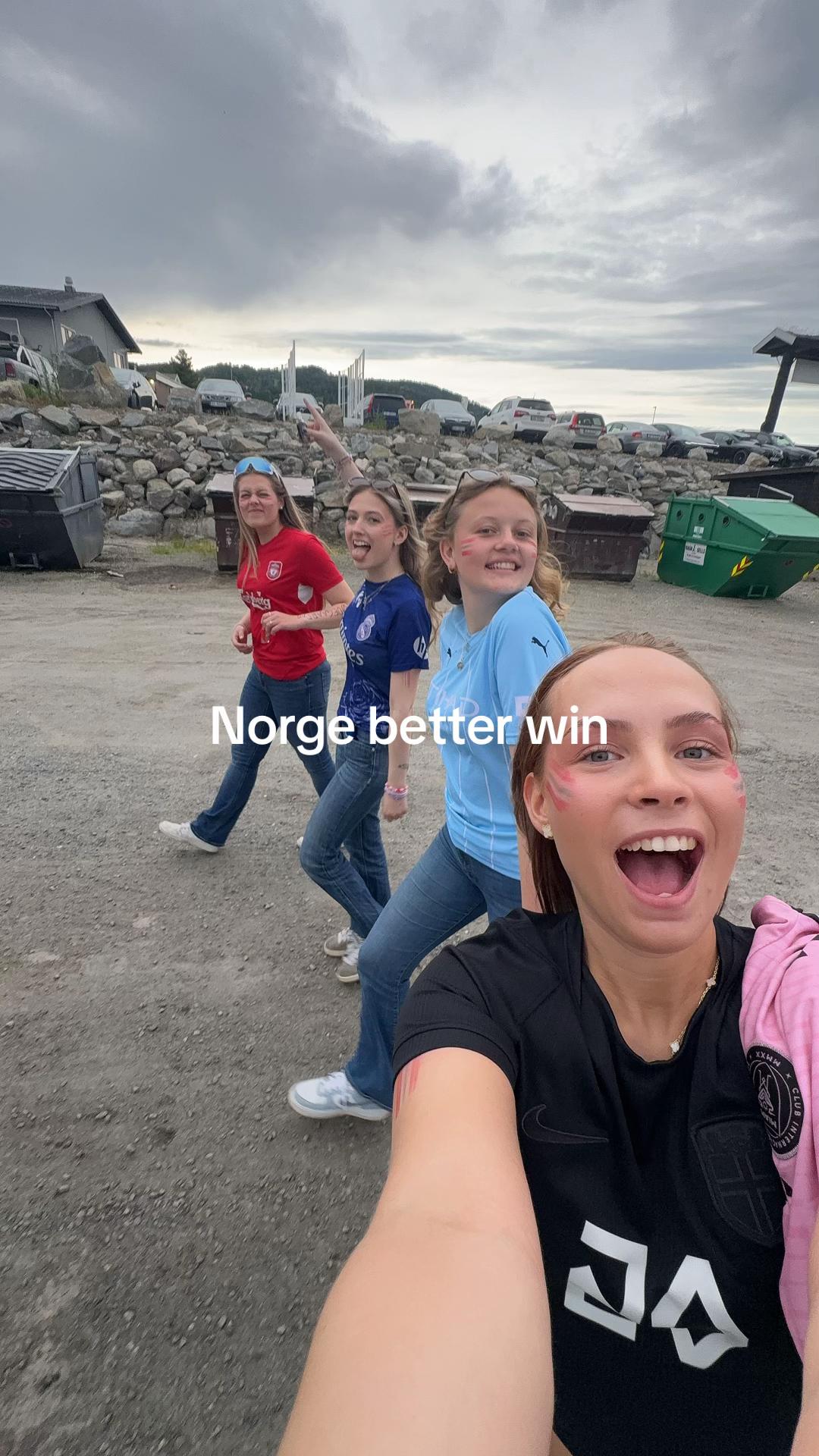 @CAMILLA RØSTE⚡️