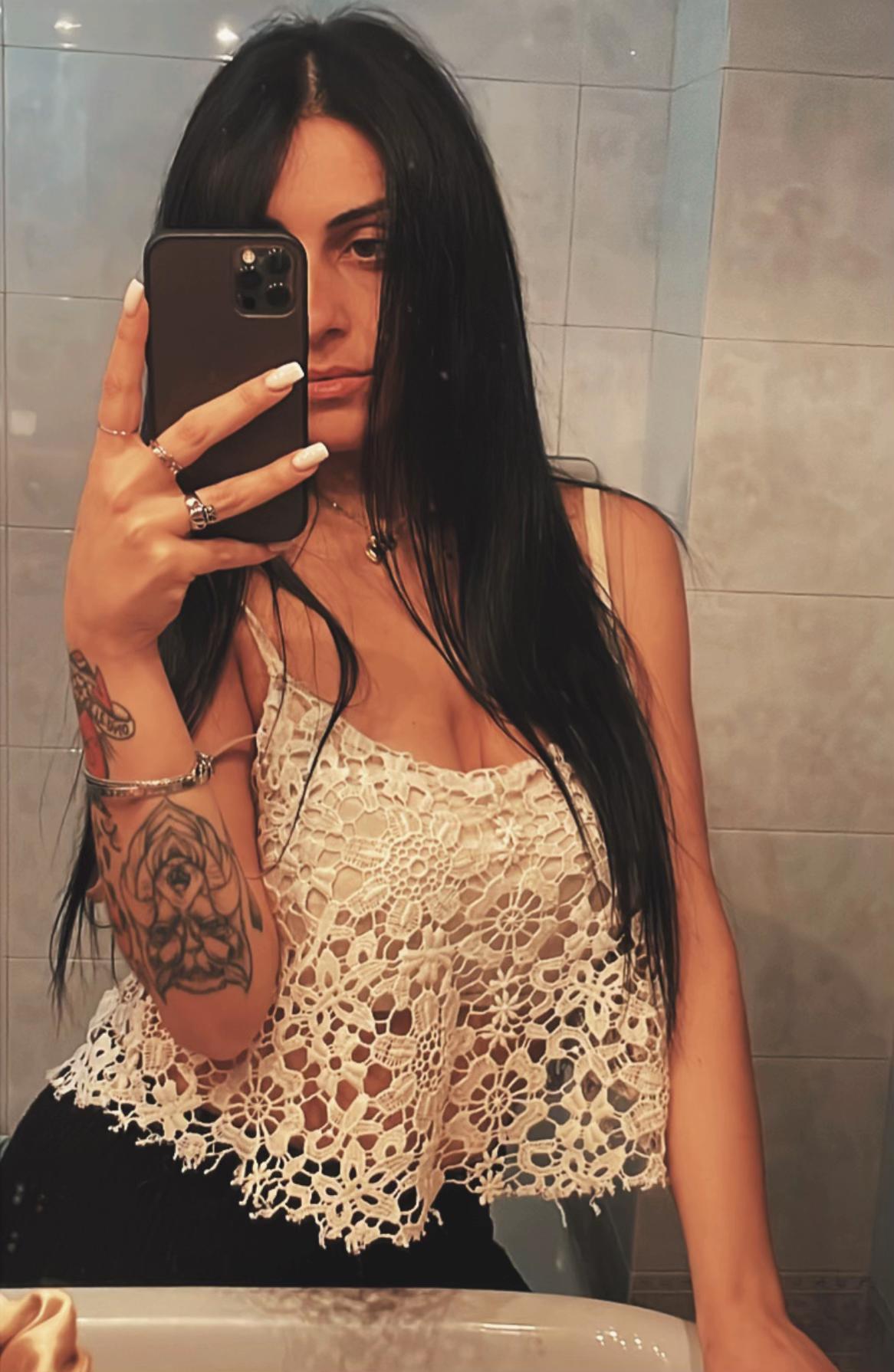 @lalecci_