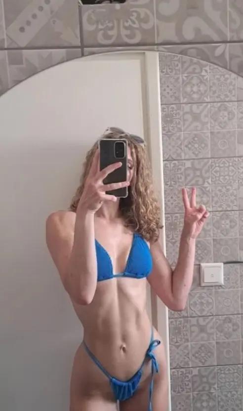 @Girls With Abs UK