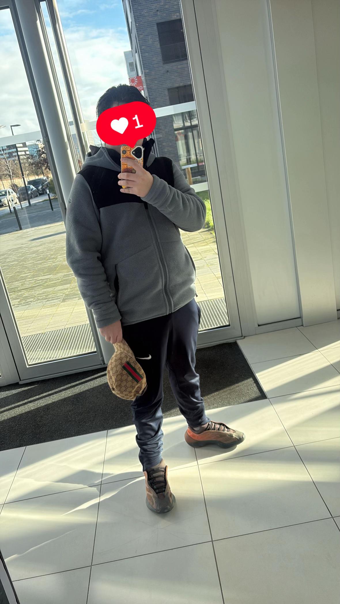 @R2😶🌫️