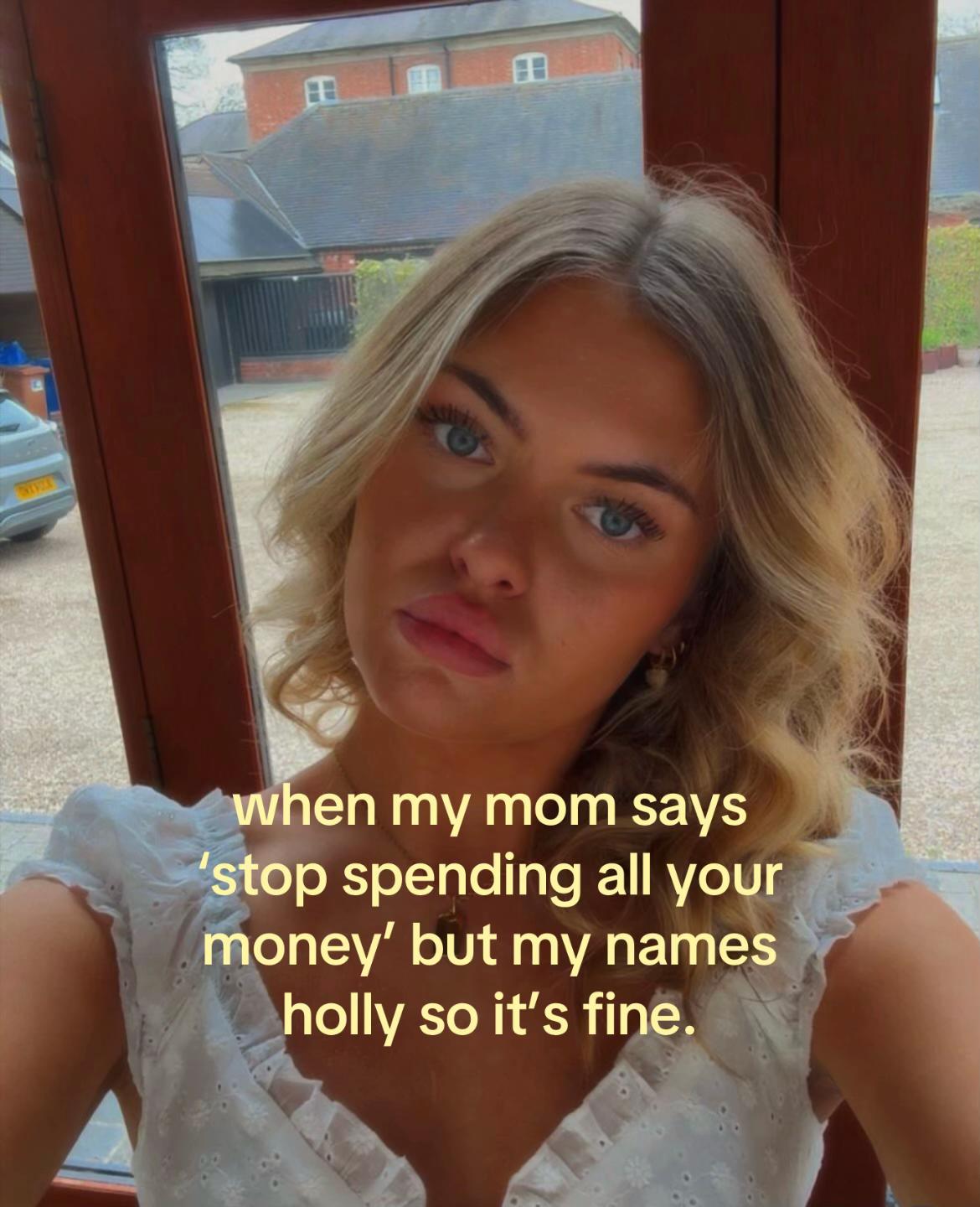 @hollyvjones