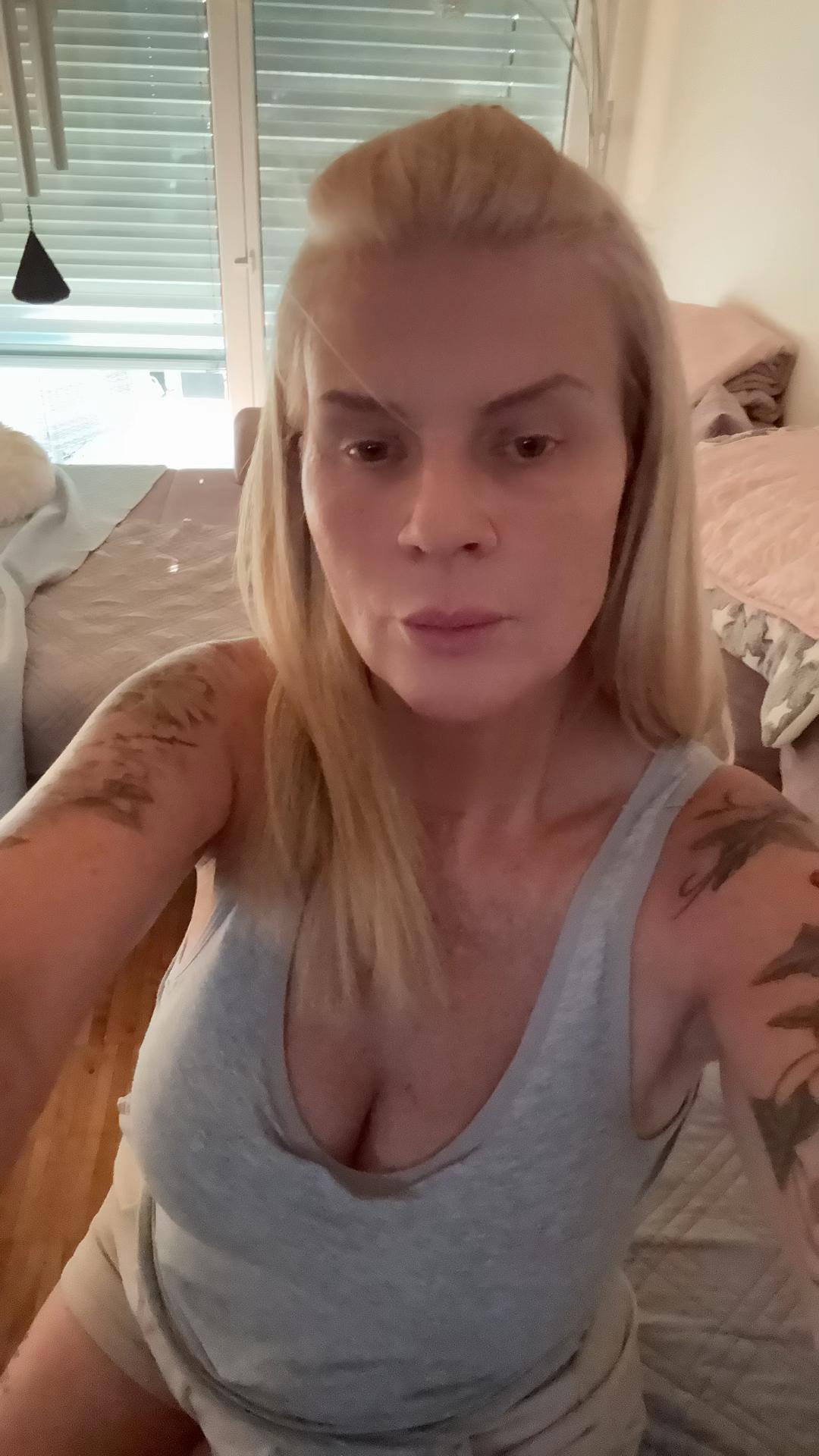 @Tini 61 🇱🇧🇨🇭