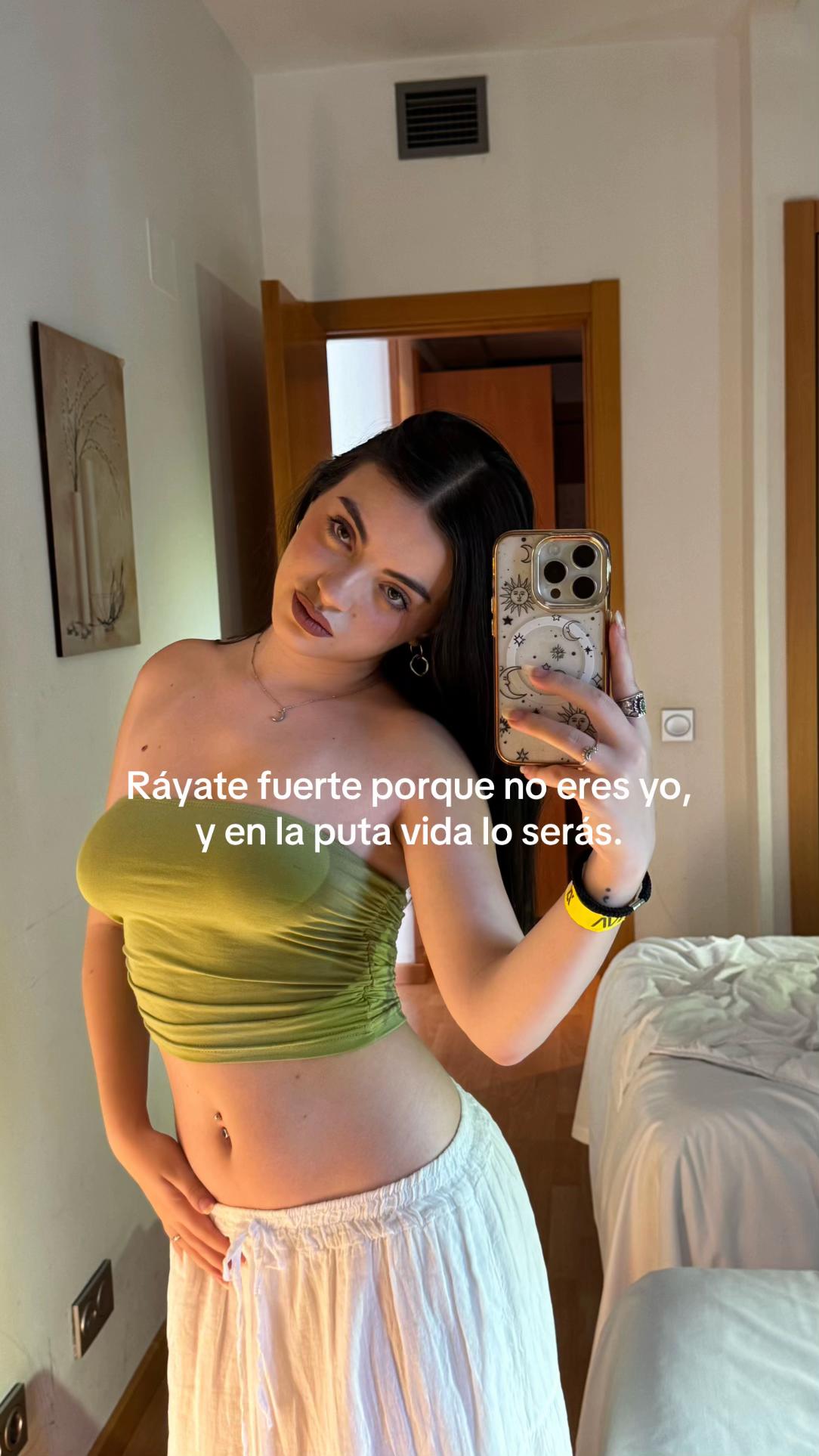 @danielaarosteguii