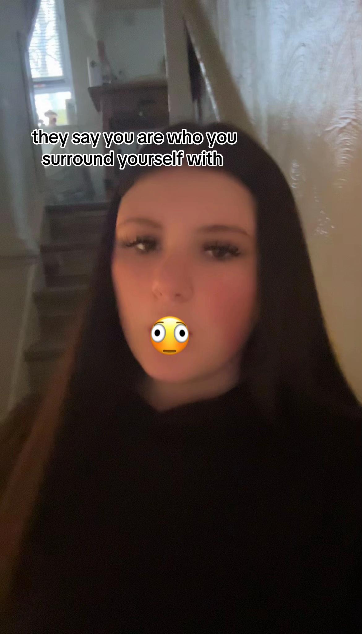 @𝐥𝐢𝐯🌺