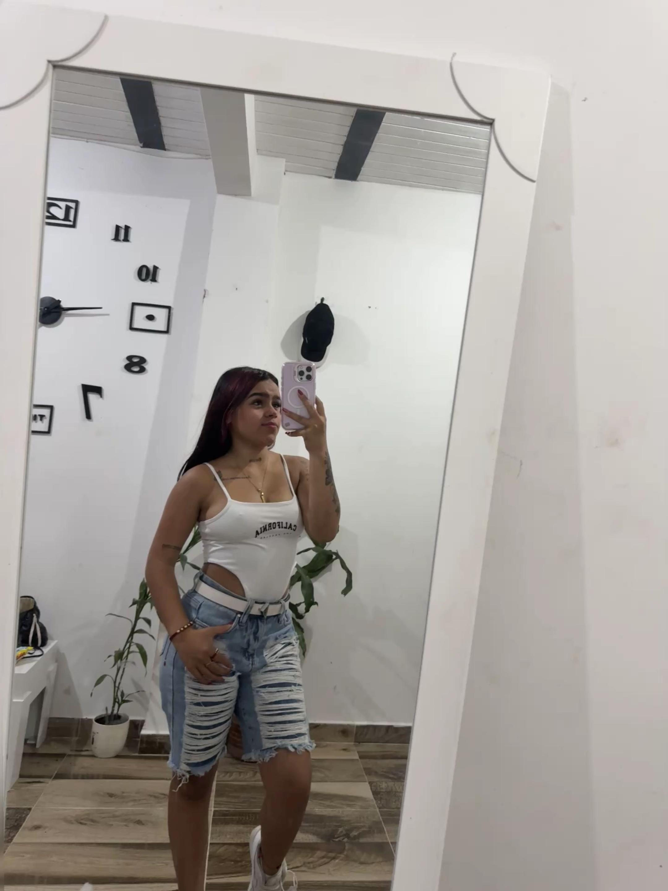 @Jessica🖤.!