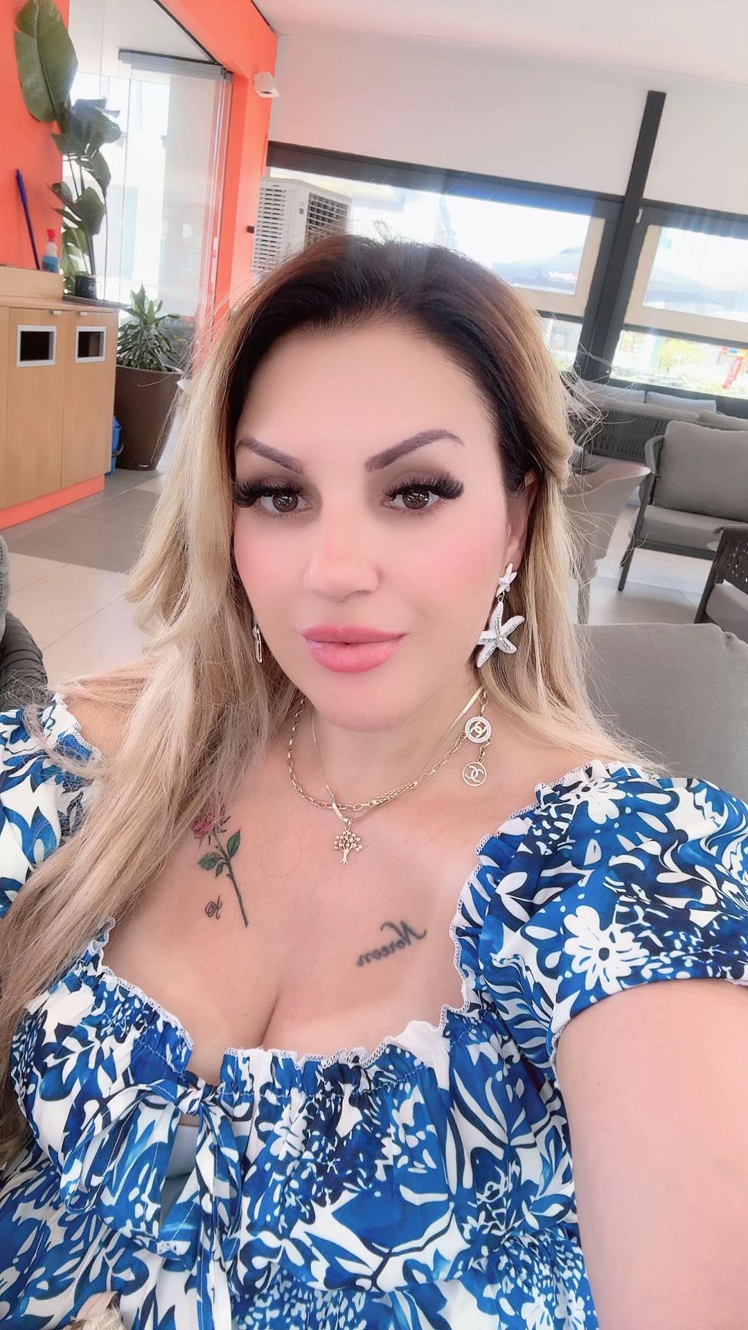 @AyeshaAkbar🩷