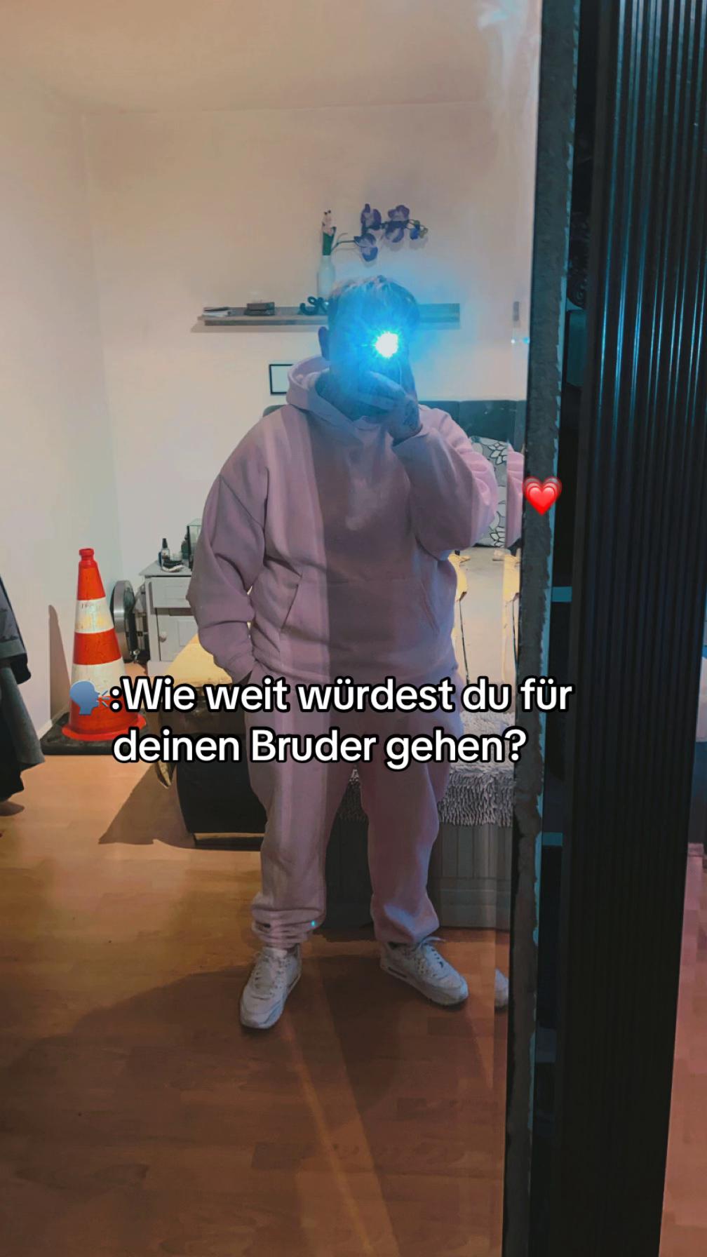 @𝓛&lsquo; 𝓜