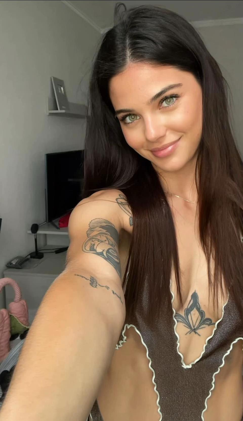 @_Olivia_