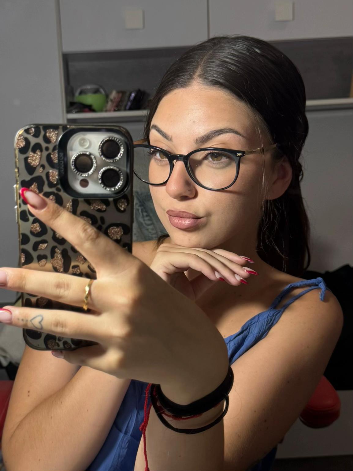 @_.ariiadnaa12