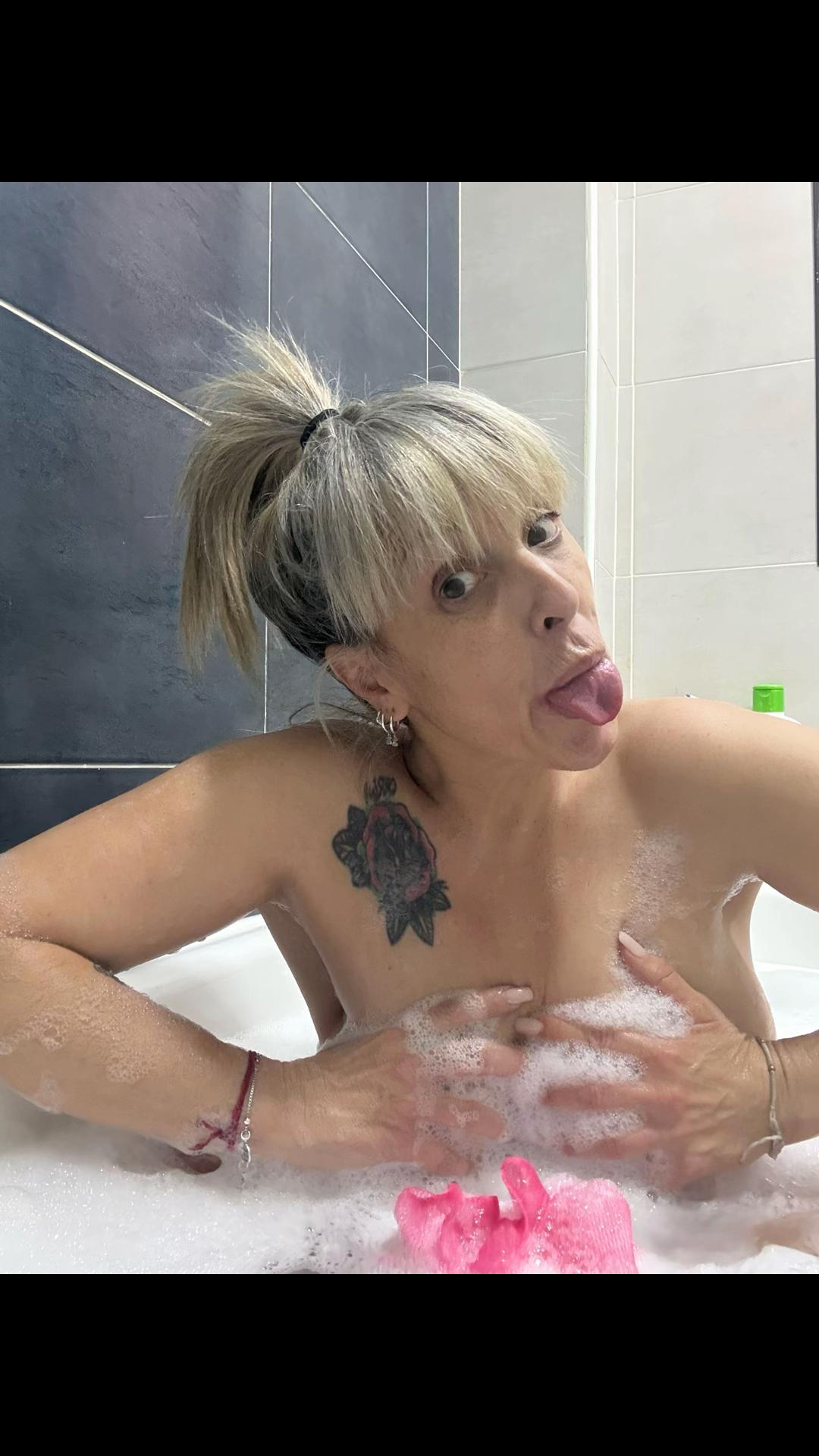 @Anacar77