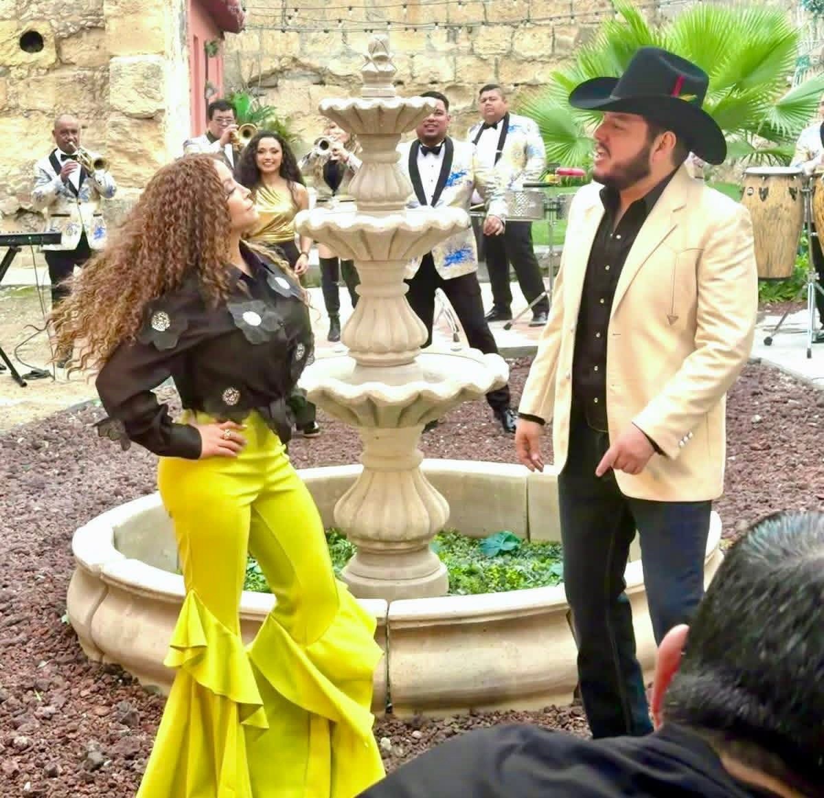 @Anaidita Y Su Sonora