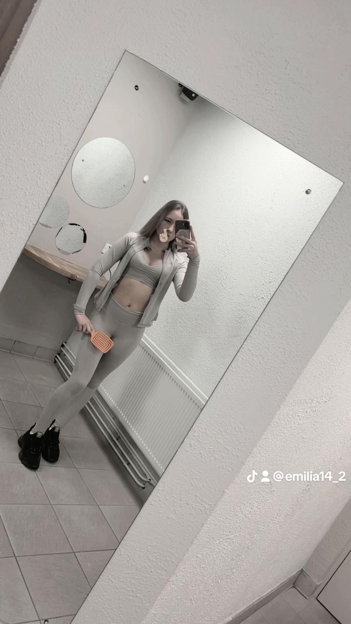 @𝐸𝓂𝒾𝓁𝒾𝒶 𝒮𝒶𝒾𝒸𝒶𝓃𝑒