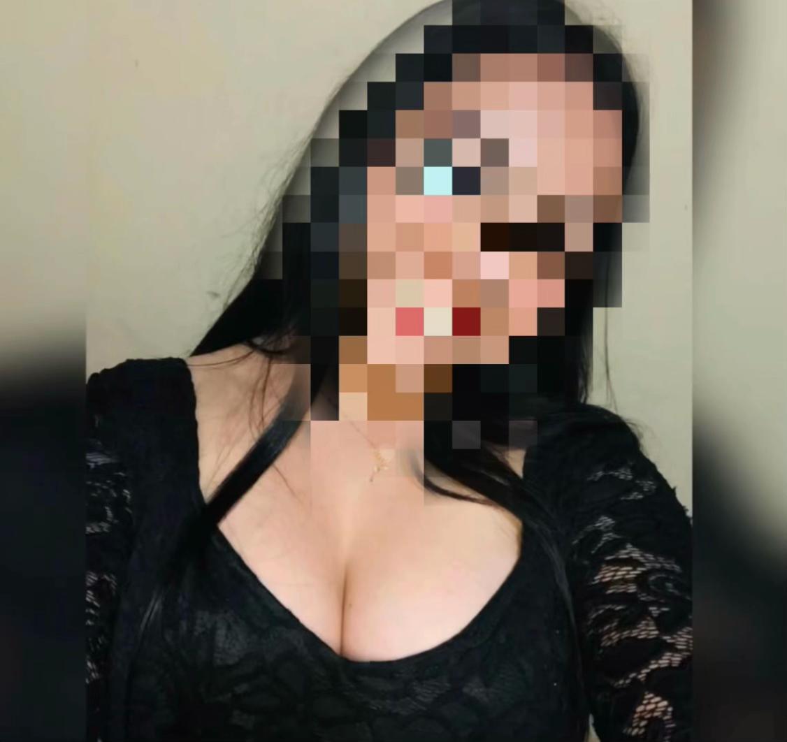 @𝘏𝘰𝘵𝘵𝘦𝘴𝘵 𝘔𝘰𝘮𝘴