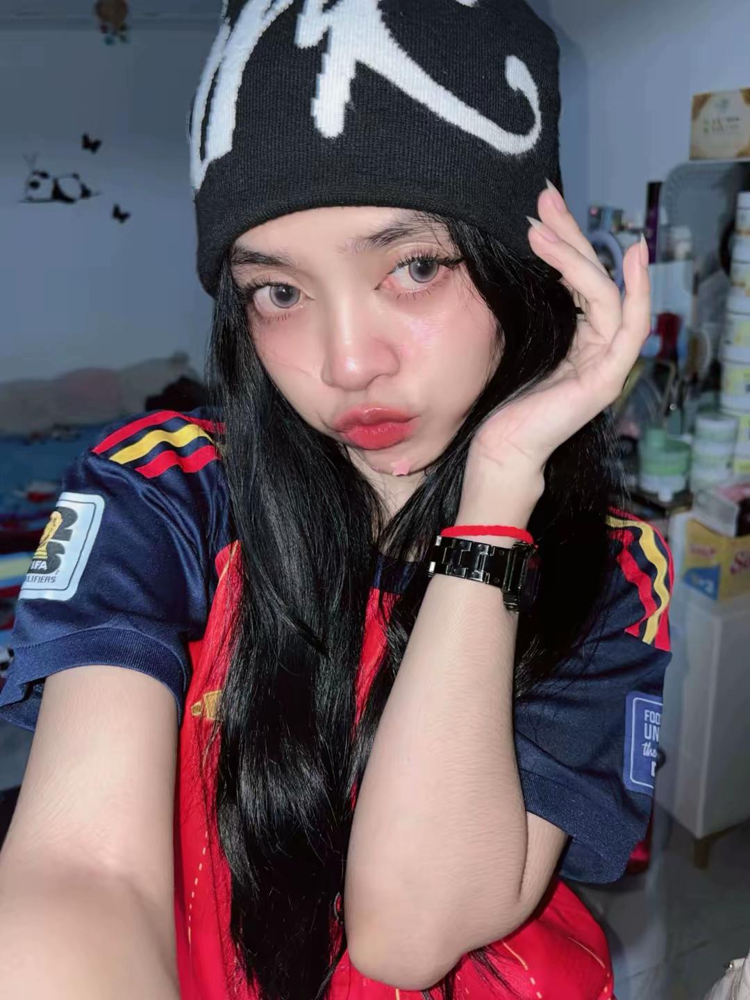 @Ellaa