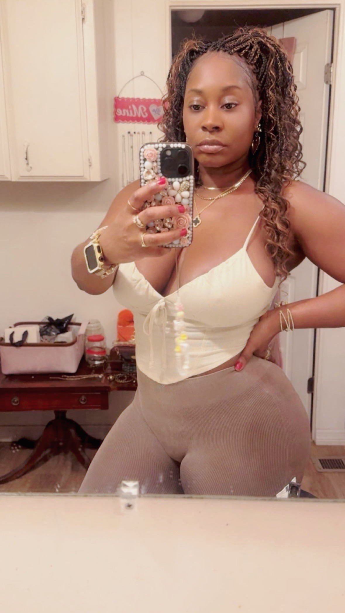 @JamieNicolee