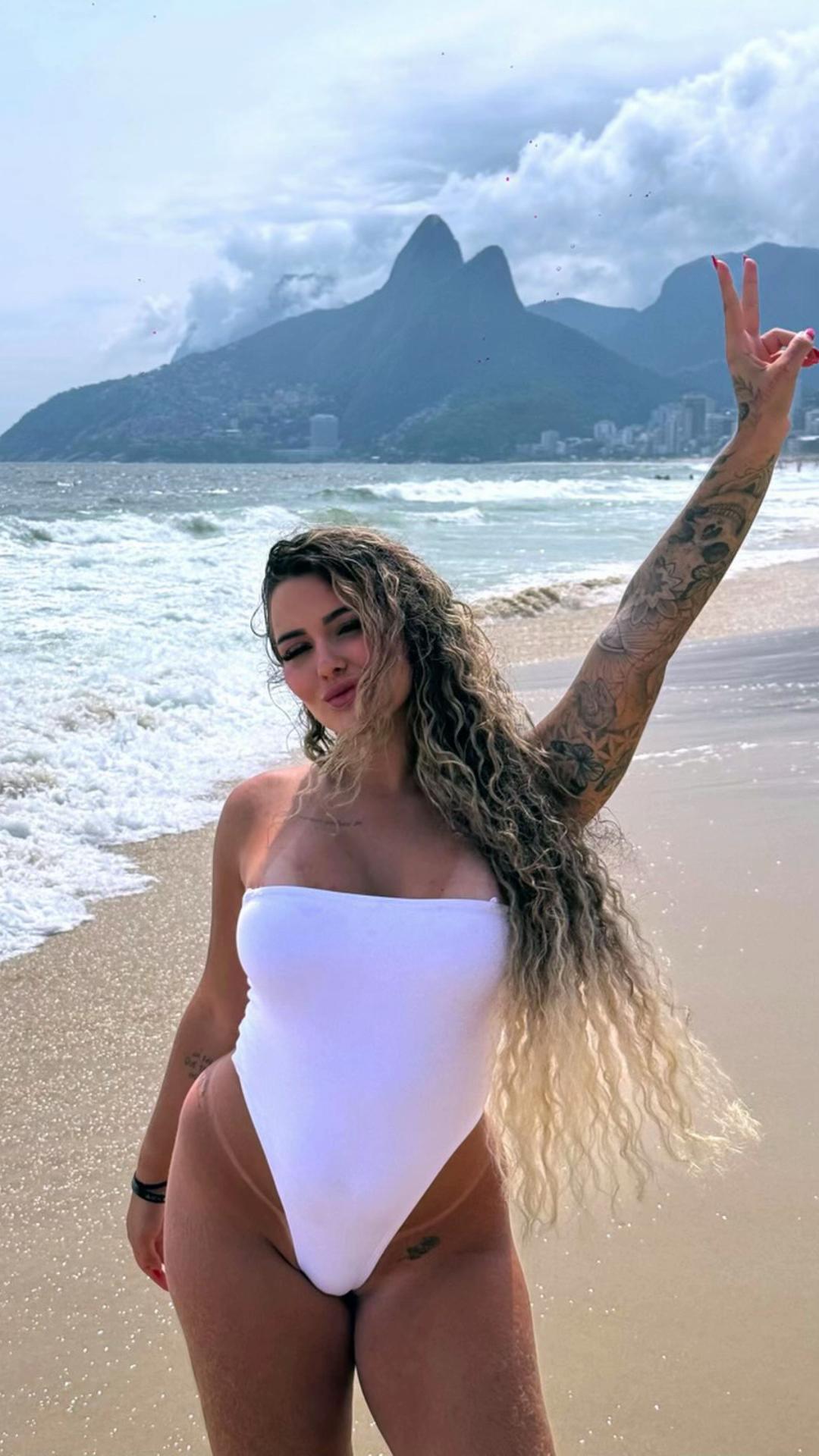 @Lara Emanuelle