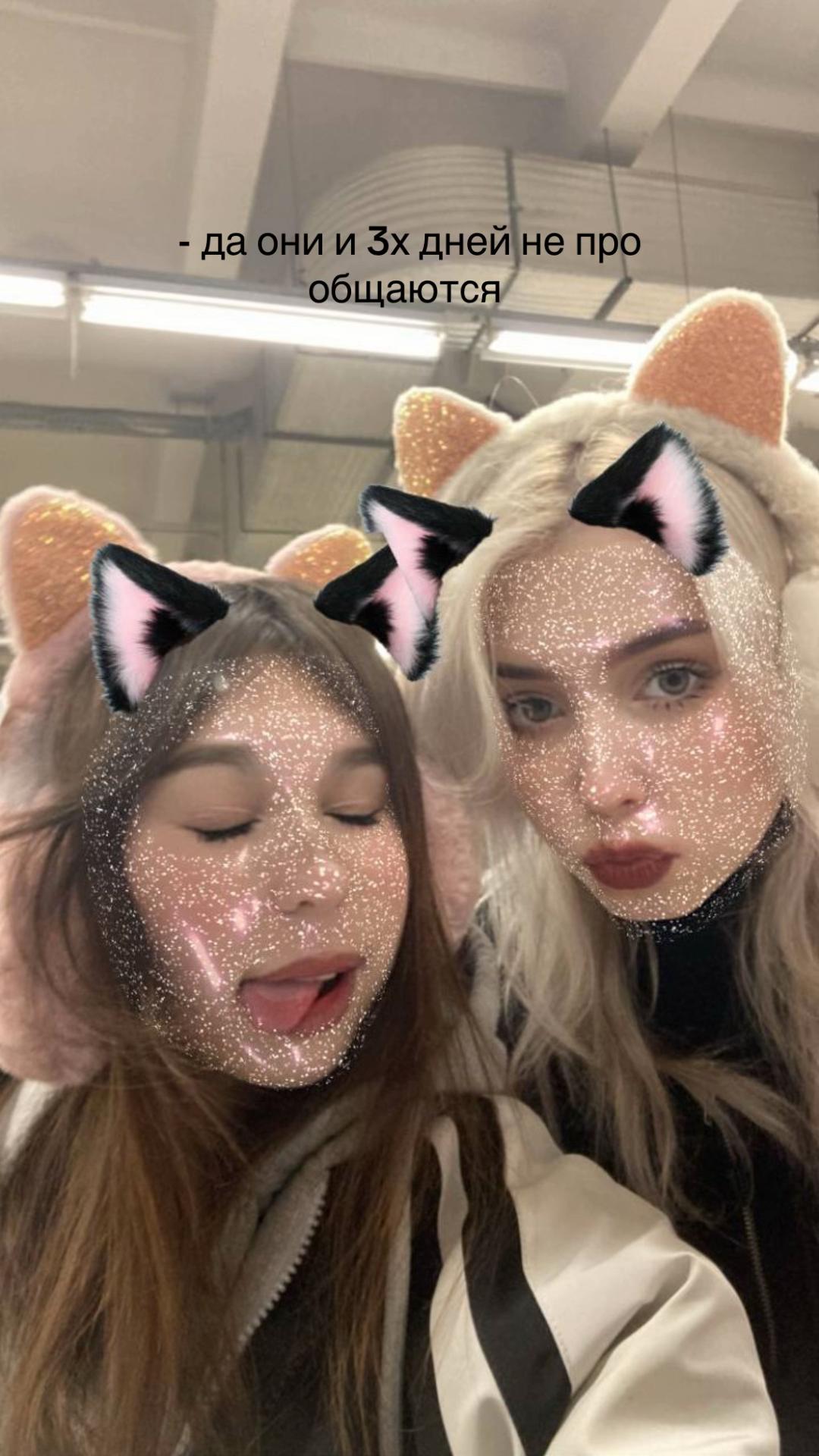 @👅