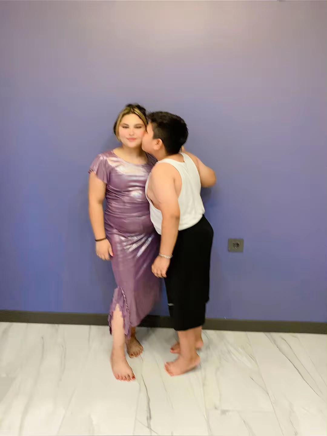 @....