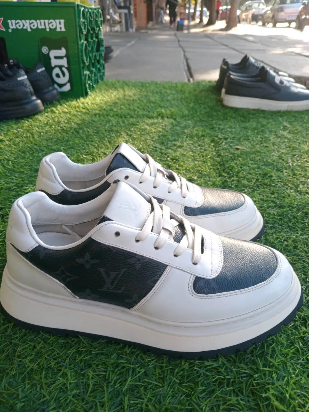 @The Plug Sneaker Wash