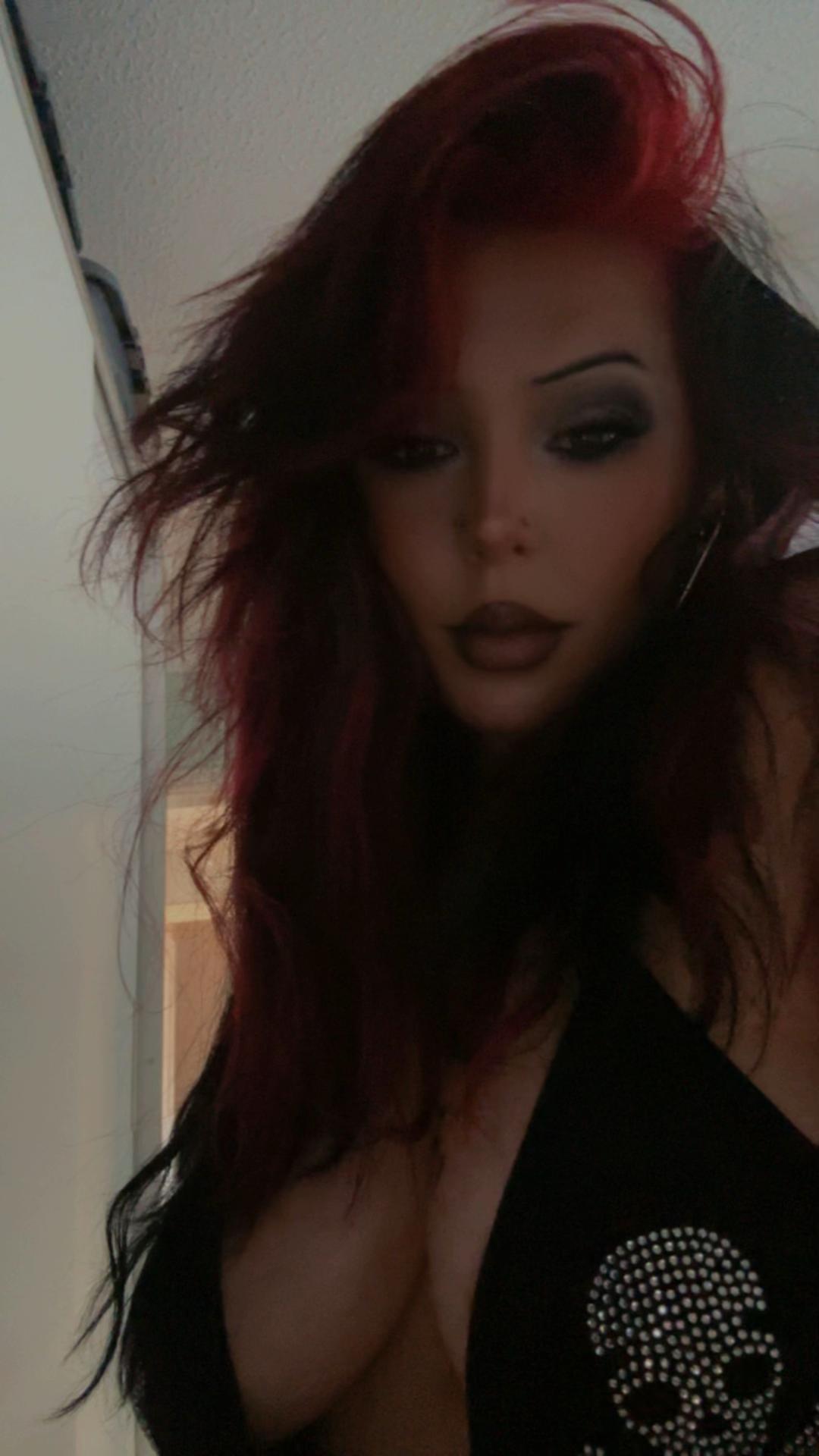 @🕷️🖤Bella🖤🕷️