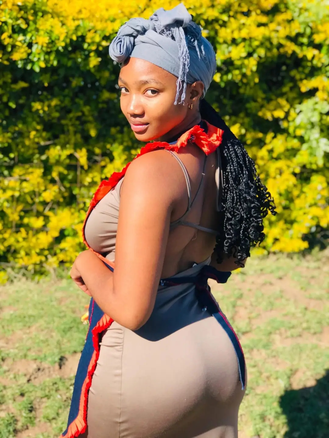 @Isakhanya