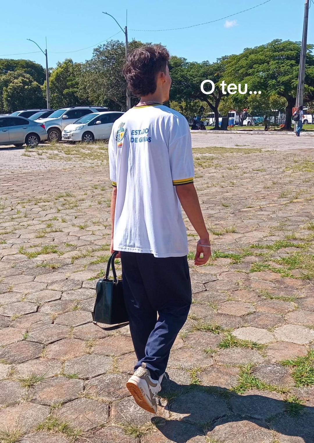 @Um algu&eacute;m a&iacute;