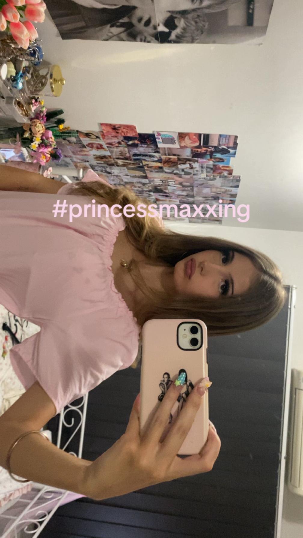 @elyssa🧁