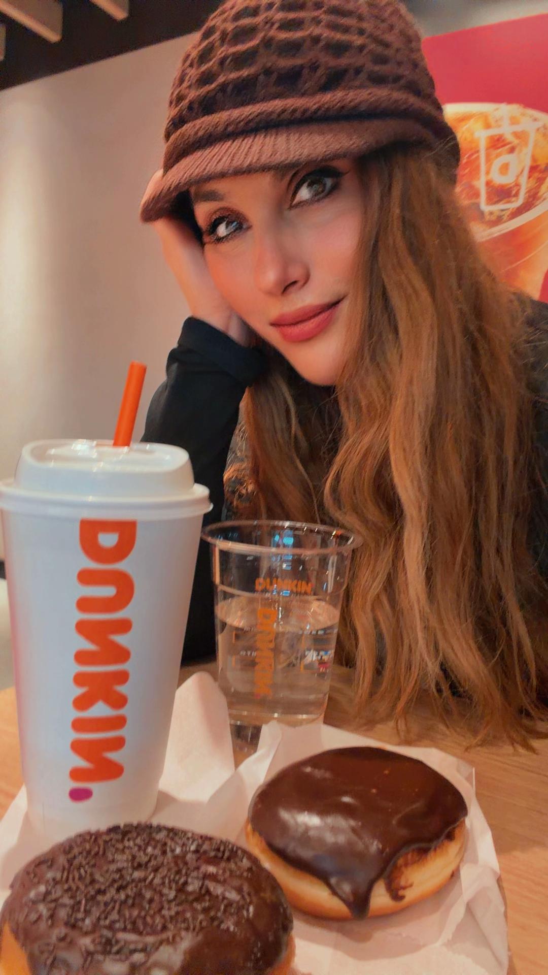 @Alejandra Victoria L T