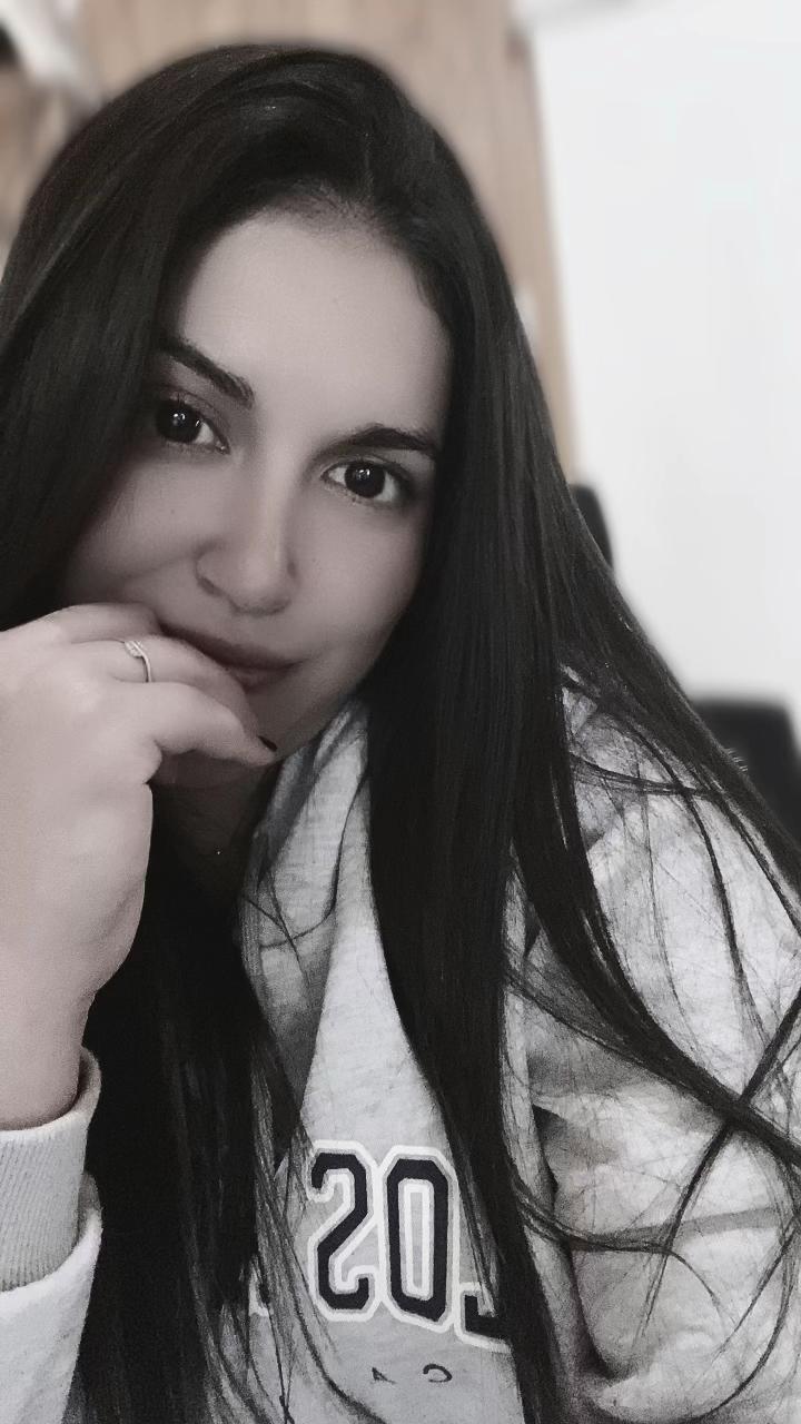 @Y e n i i✨🫧
