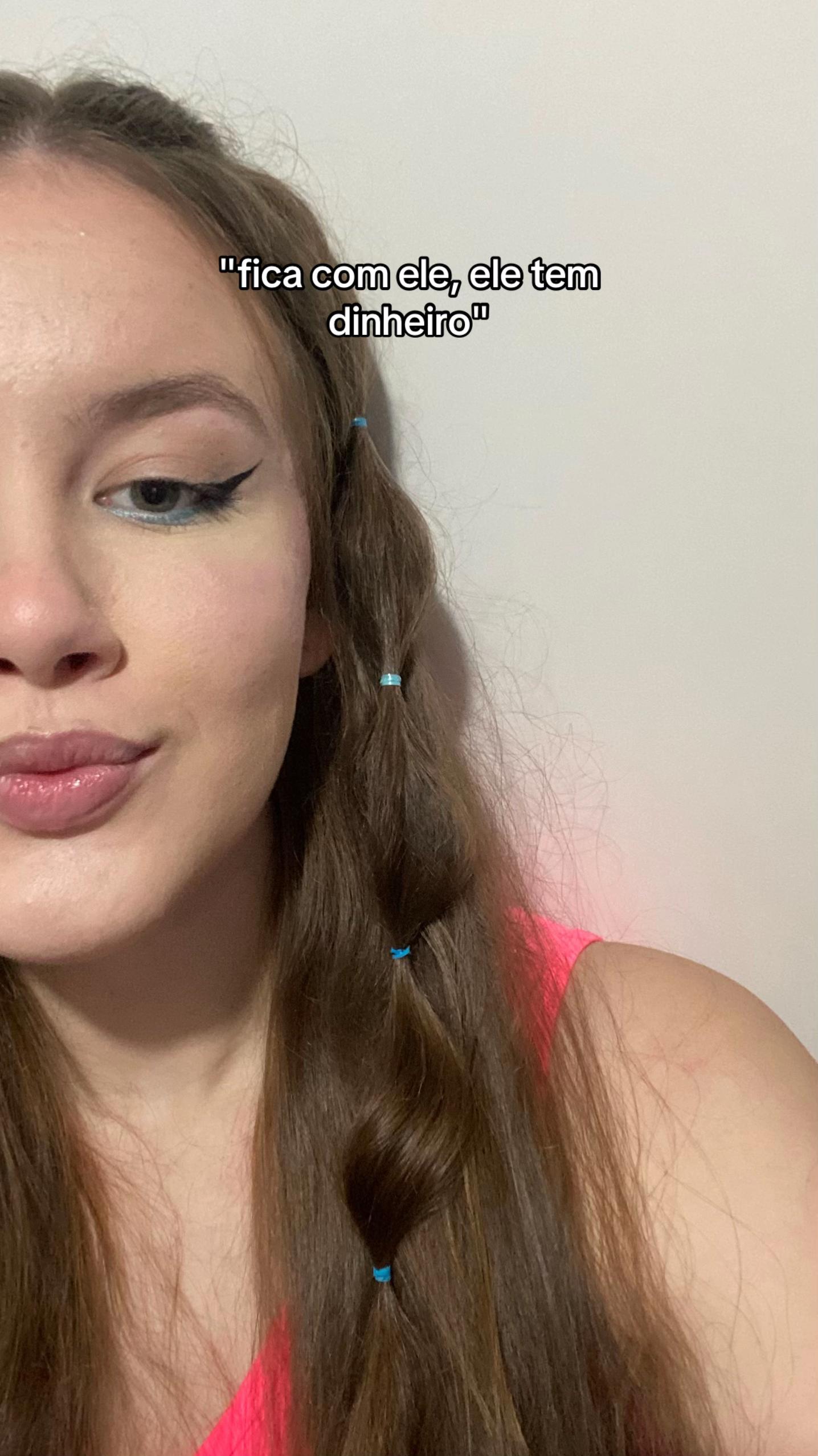 @D&Eacute;BORA🐝