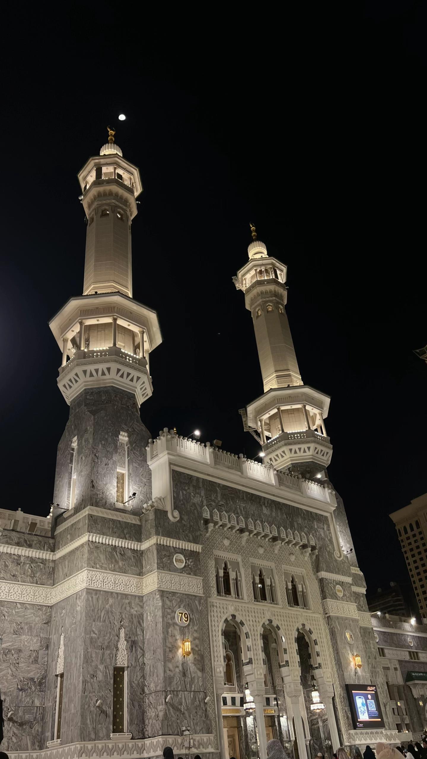 @aleeنa