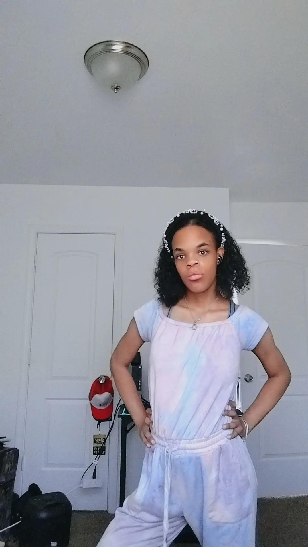 @🐝🖤queen22👑