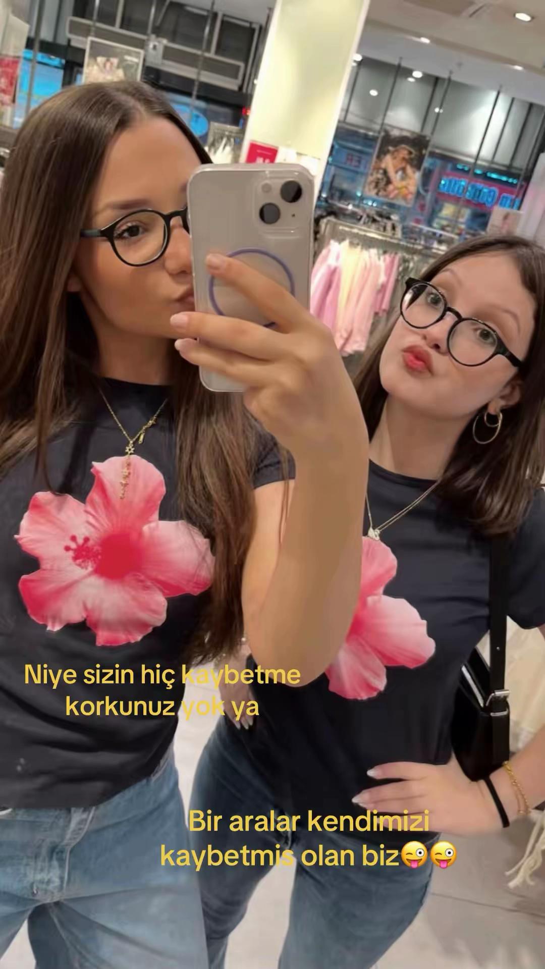 @👸🏻👸🏽